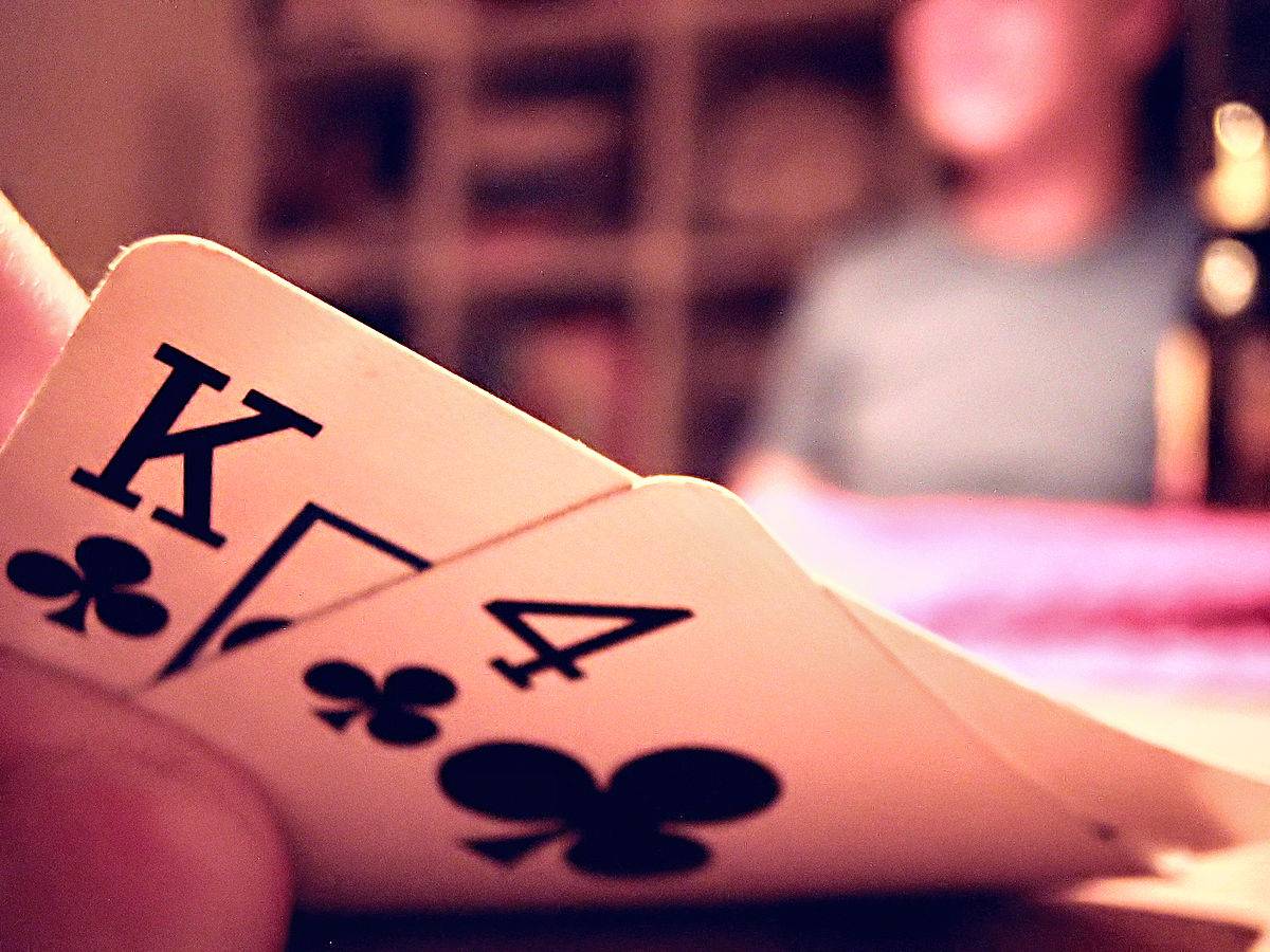懂赛局理论的扑克牌 AI 打败人类职业牌手，更关键的是「AI 学会掌握随机性」