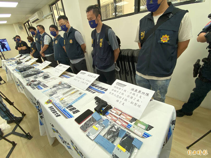 UBO8-TW新闻-中警連10天大掃黑專案 逮53名治平對象、33名詐欺犯