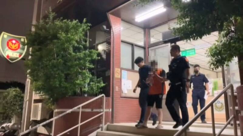UBO8-台湾新闻-白目通緝犯見警超車紅燈越線 上週才被抓這次又栽了