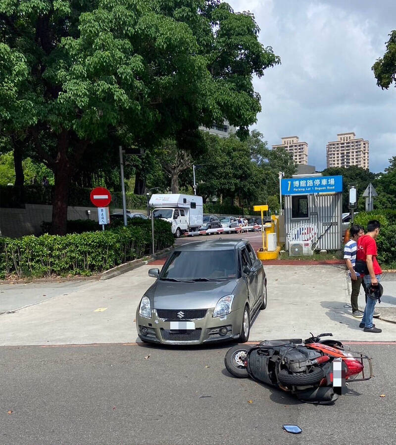 UBO8-国际新闻-好巧！轎車才駛出台中科博館停車場 擊落苗栗同鄉機車騎士