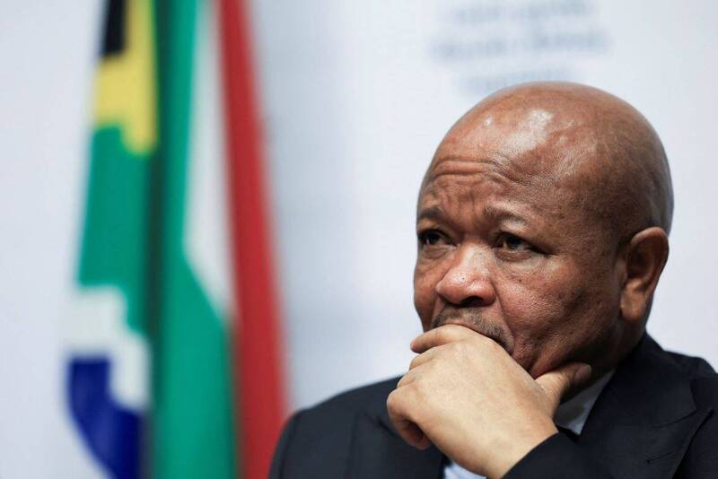 UBO8-快讯新闻⚡️南非政壇震撼彈！警察部長「黑幫勾結」？總統怒斬官職「徹查到底」！⚖️