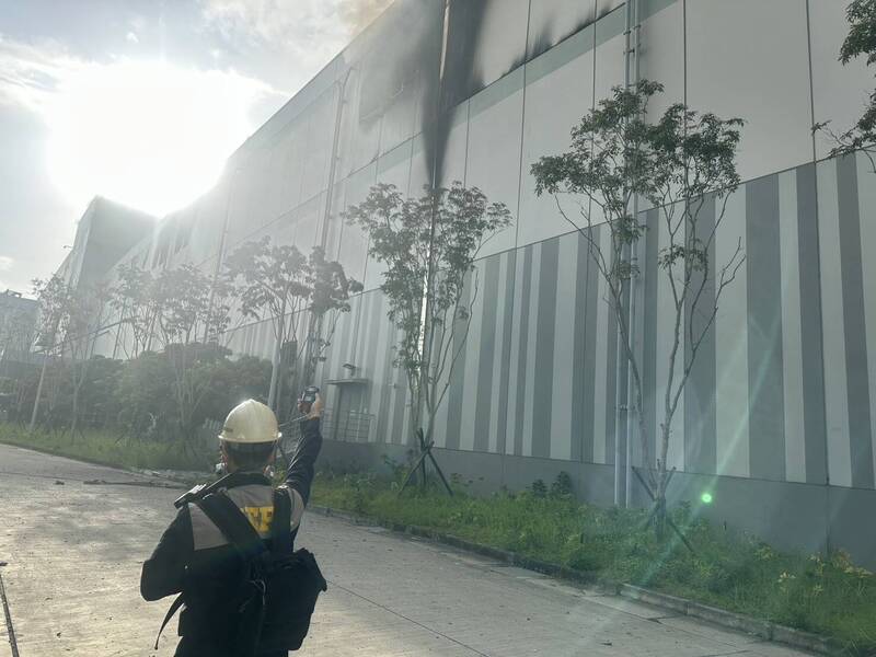 UBO8-快讯新闻🔥台泥子公司驚魂！鋰電池廠惡火，劇毒「氫氟酸」外洩釀危機！ chemicals 🏭