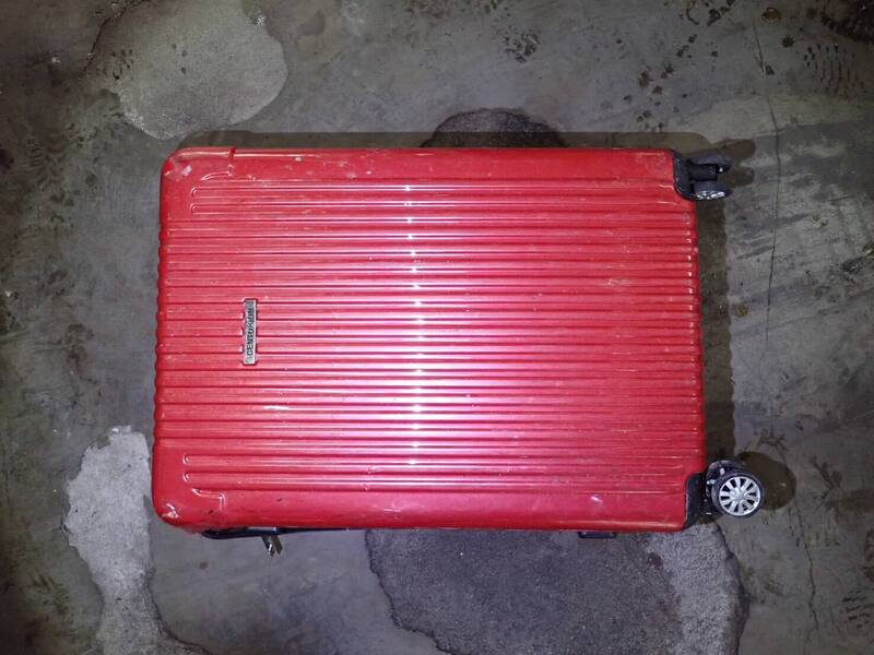 UBO8-快讯新闻🚨 驚！新莊箱屍案「死亡行李箱」竟是空姐最愛「萬元名牌貨」！屍體裝在裡面被棄屍？！✈️