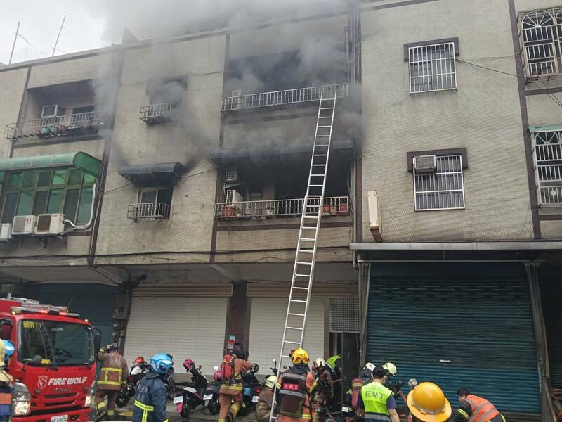 UBO8-快讯新闻-🚨地獄火！新莊移工宿舍「烈焰沖天」！ 警消生死一瞬間搶救10人！