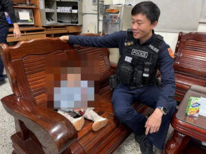 UBO8-快讯新闻-太心酸！3歲童放學遭家長「遺棄」無人領！幼兒園急報案！警局秒變「臨時保姆」溫馨畫面曝光！