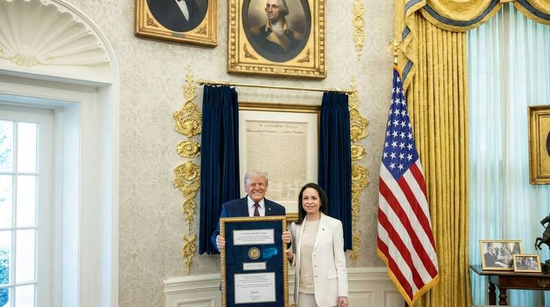 UBO8-快讯新闻-【川普鬧劇】 拿不到諾貝爾獎就買二手的？川普收購「二手獎牌」遭拒，竟厚臉皮逼官方認證！