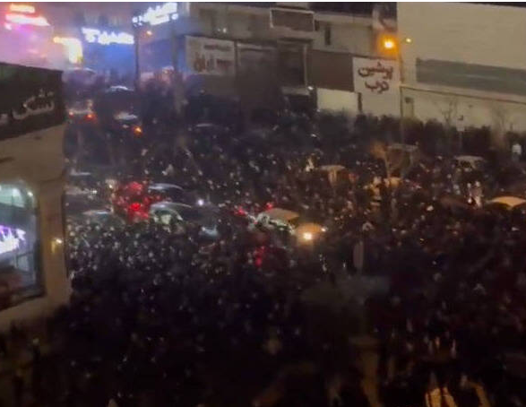 UBO8-快讯新闻-【崩潰前夕】 伊朗獨裁政權要垮了？美聯社揭露「4大致命弱點」：統治根基已在動搖