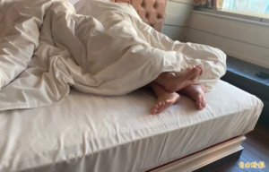 UBO8-快讯新闻-縱火案驚爆亂倫黑幕！15歲少女誘惑同學爸爸，竟從教室搞到床上去，狗血真相曝光！