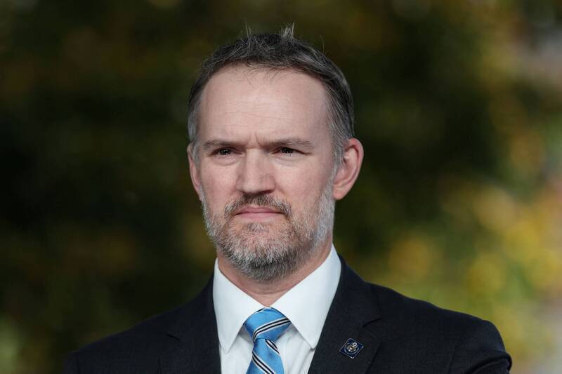 UBO8-快讯新闻-全球贸易海啸来袭！美祭出 50% 致命关税锁死中国，各国关税全面飙升 15%：好日子到头了？