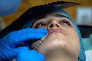 UBO8-快讯新闻-在砲火中微整形？烏克蘭醫美生意竟「逆勢爆炸」，背後原因揭開戰爭下的心酸真相！