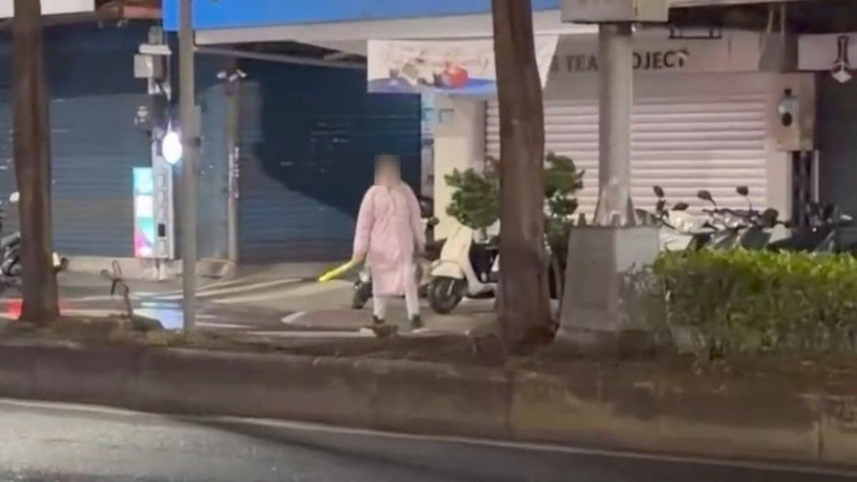 UBO8-快讯新闻-路怒症爆發！三重男摔車火大「抽西瓜刀」尋仇　當街上演警匪生死時速！