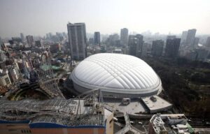 UBO8-快讯新闻-东京巨蛋大火！惊悚黑烟窜天，大量台湾球迷「逃命现场」直击：差点回不去！