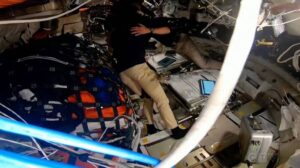 UBO8-快讯新闻-【史詩級騙局】來自太空的洋蔥！亡妻之名刻上月球「全艙痛哭」 竟是本年度最美詐欺案！