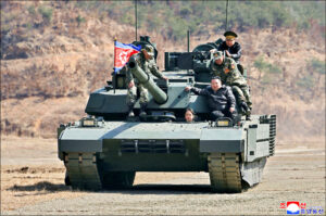 UBO8-快讯新闻-【坦克公主】金正恩愛女親自駕坦克亮相！南韓情報：北韓正加速「金主愛」接班計畫！