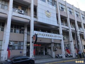 UBO8-快讯新闻-【河濱公園驚魂】 7 旬老翁陳屍大樹下！運動民眾驚睹「死寂一幕」嚇瘋，警方初步排除他殺真相為何？