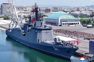 UBO8-快讯新闻-【金正恩海軍擴張狂想曲！】下達瘋狂鐵令：5 年內打造「10 艘 5000 噸級戰艦」！劍指全球，海上武力威脅全面升級！