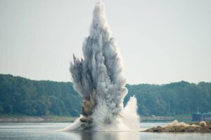 UBO8-快讯新闻-多瑙河乾涸見底爆核災危機！羅馬尼亞瘋狂「轟炸岩礁改道引水」 絕境搶救核電廠！