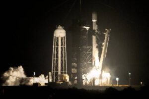 UBO8-快讯新闻-地表最狂撞擊倒數！SpaceX 3噸鋼鐵火箭直衝月球 驚天爆炸預估「炸飛百萬公斤碎屑」！