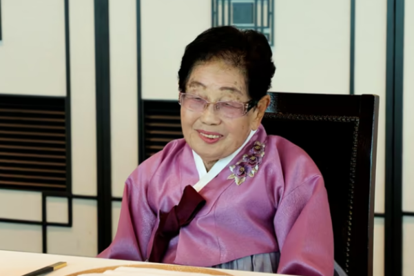 UBO8-快讯新闻-超越地表最強！南韓 100 歲奶奶「至今堅持上班」 韓華保險震撼致敬